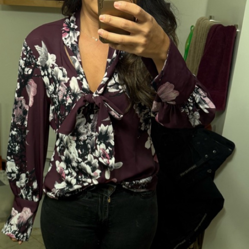 Floral Blouse with Bow Tie Natori
